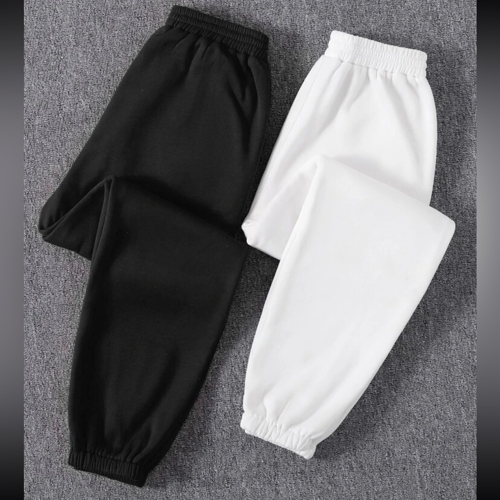 Two SHEIN thermal sweatpants 🖤🤍
